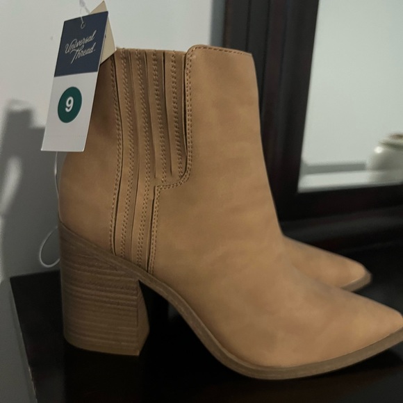 Universal Thread Women’s Boots - Picture 3 of 3
